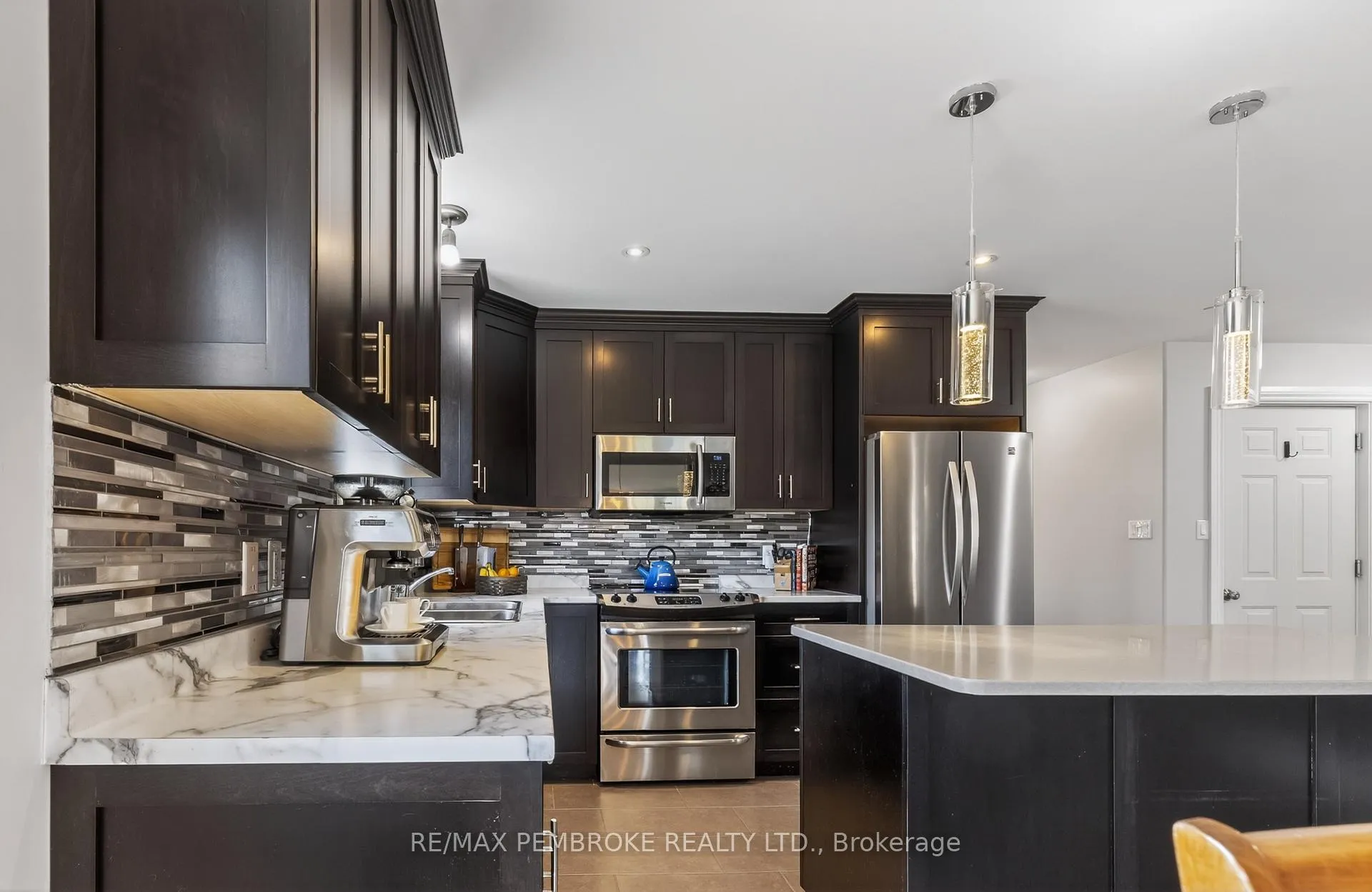 Photo 9 of 27 Noble Crescent, Petawawa — HOMEH