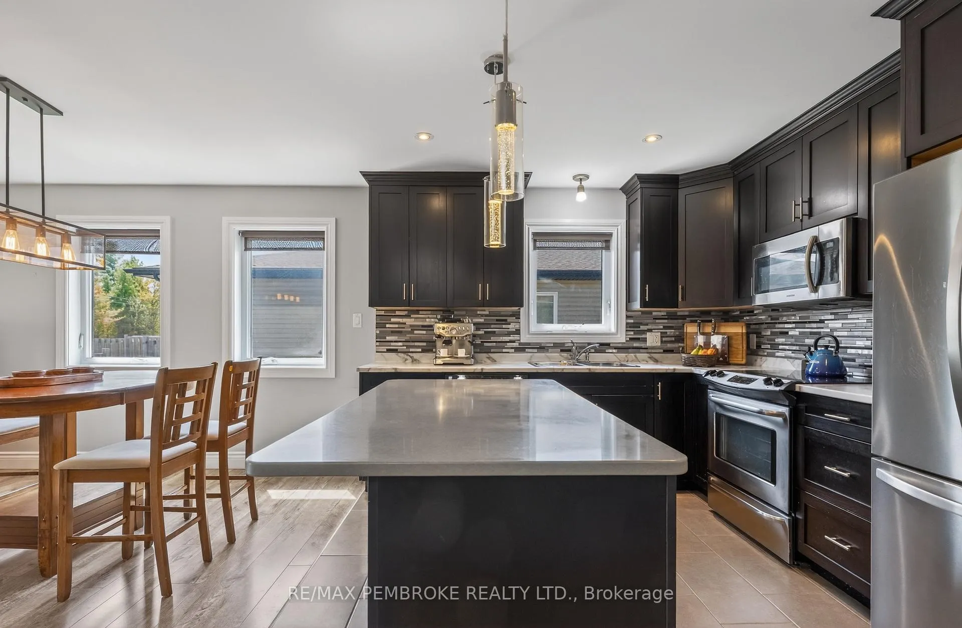 Photo 11 of 27 Noble Crescent, Petawawa — HOMEH