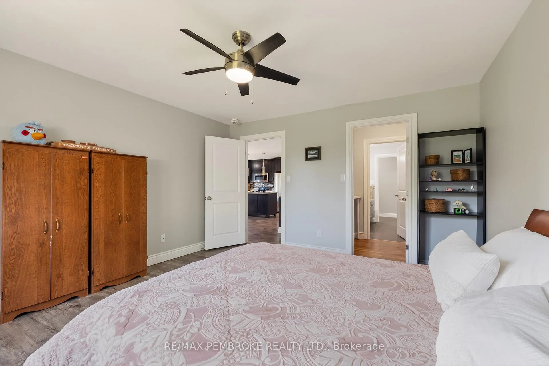 Photo 16 of 27 Noble Crescent, Petawawa — HOMEH