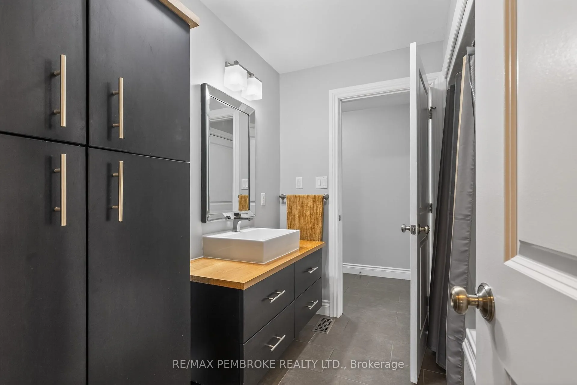 Photo 18 of 27 Noble Crescent, Petawawa — HOMEH