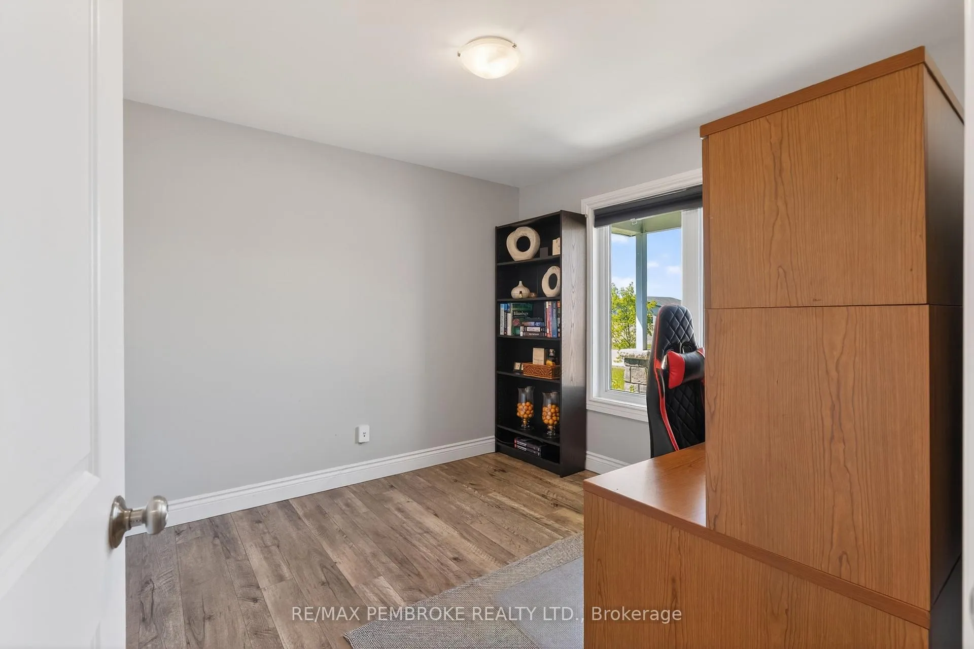 Photo 23 of 27 Noble Crescent, Petawawa — HOMEH