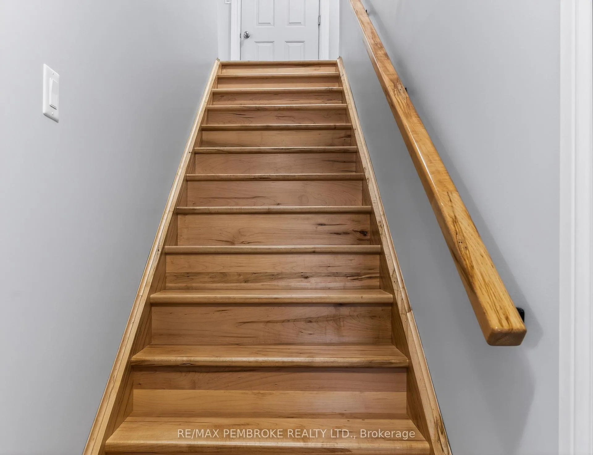 Photo 25 of 27 Noble Crescent, Petawawa — HOMEH
