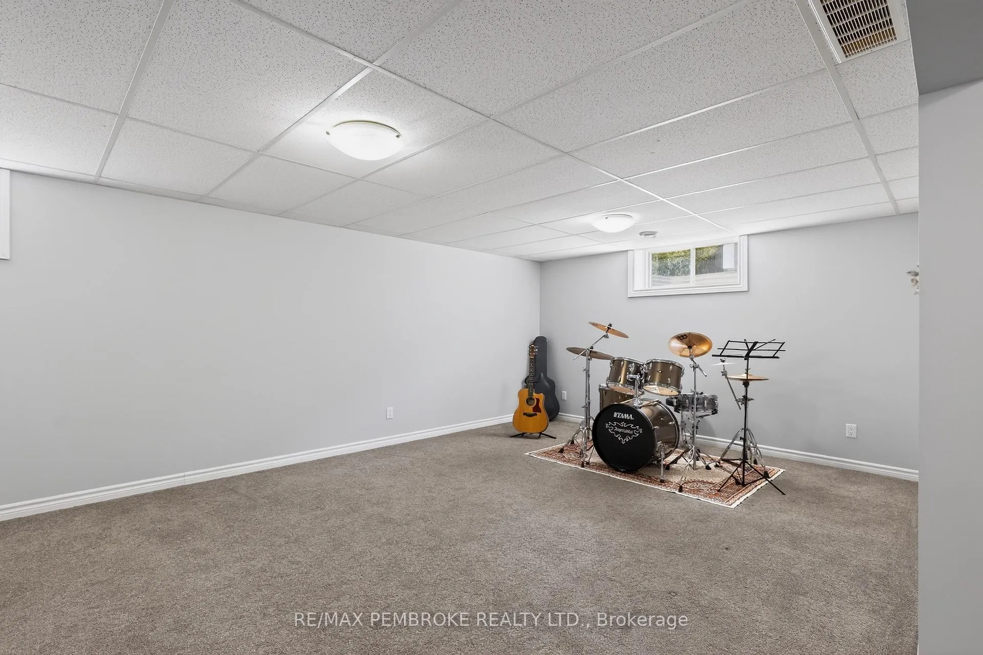 Photo 26 of 27 Noble Crescent, Petawawa — HOMEH
