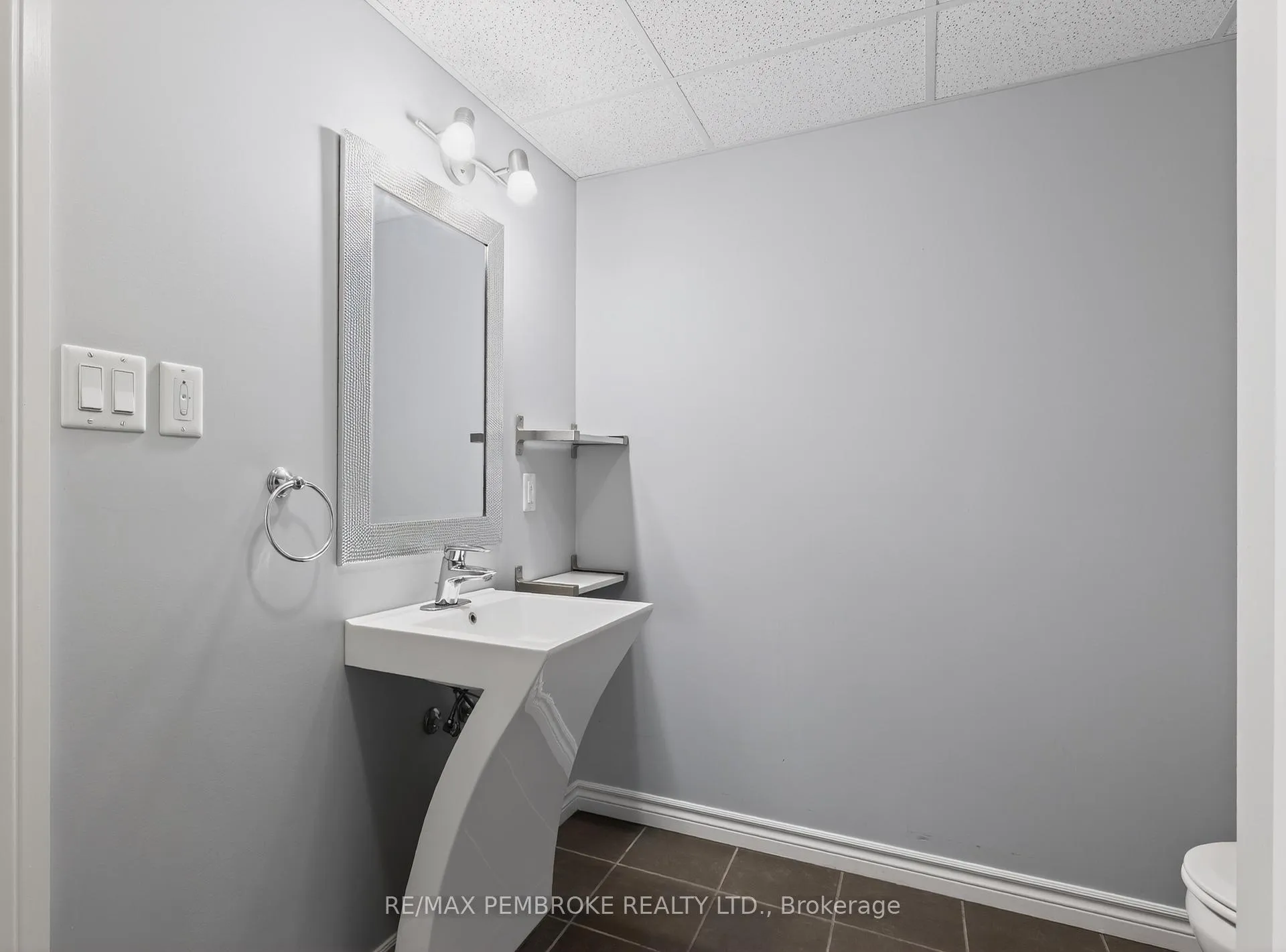 Photo 31 of 27 Noble Crescent, Petawawa — HOMEH