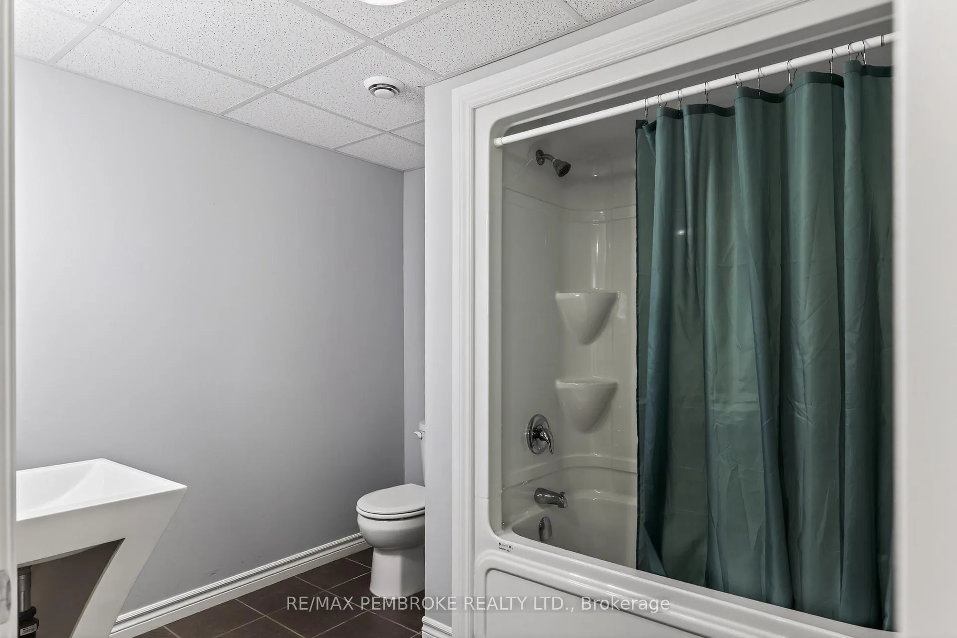 Photo 32 of 27 Noble Crescent, Petawawa — HOMEH