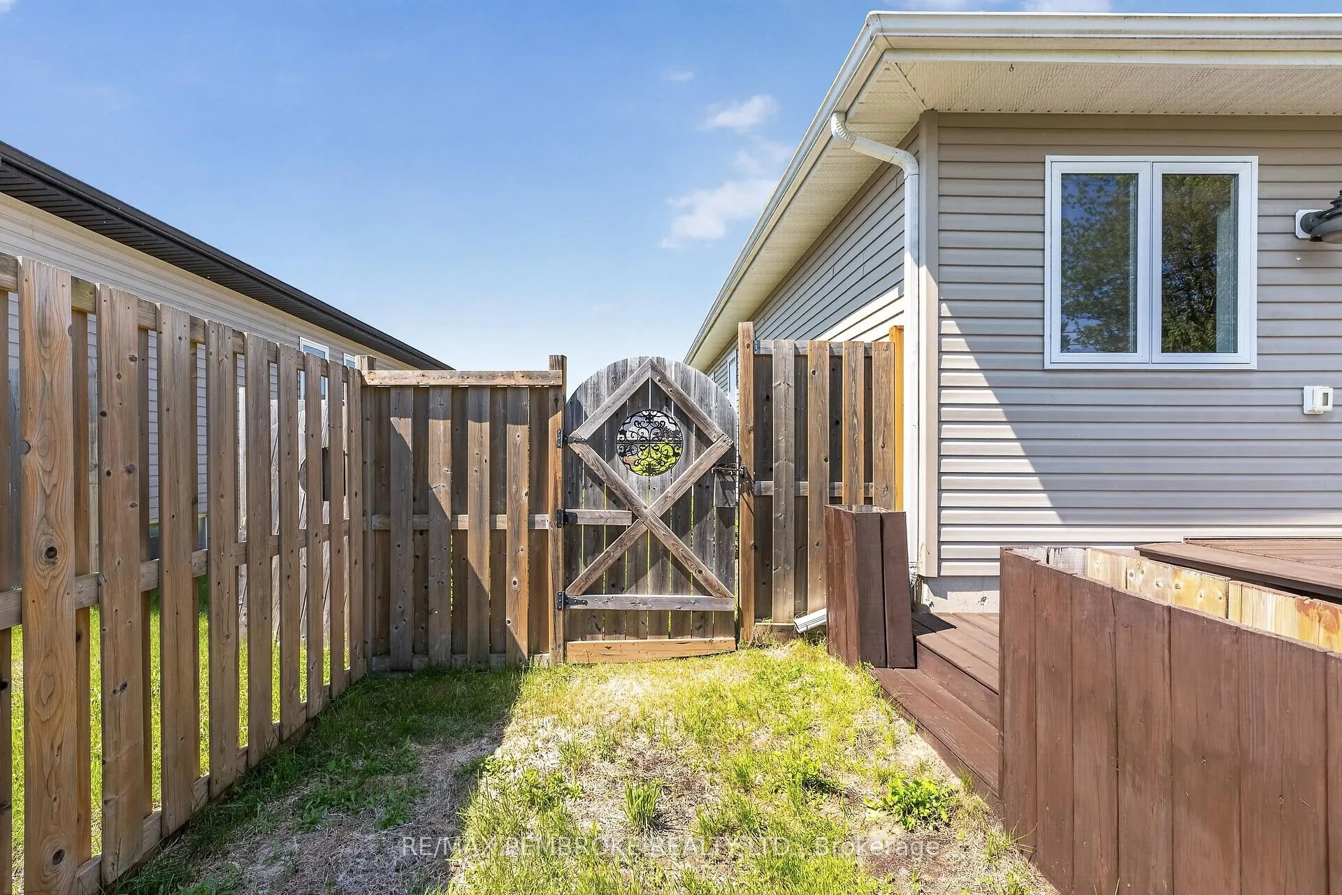 Photo 38 of 27 Noble Crescent, Petawawa — HOMEH