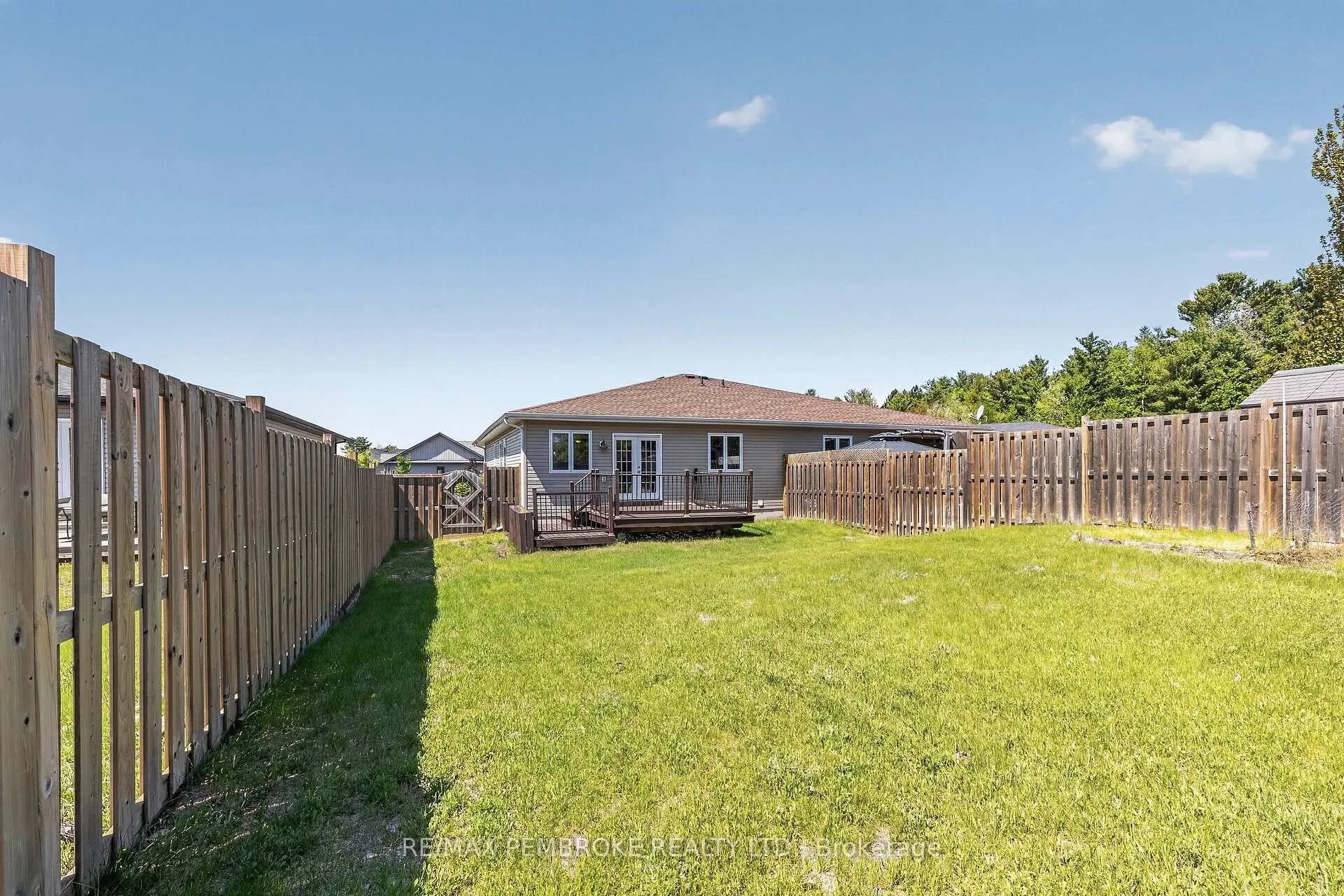 Photo 39 of 27 Noble Crescent, Petawawa — HOMEH