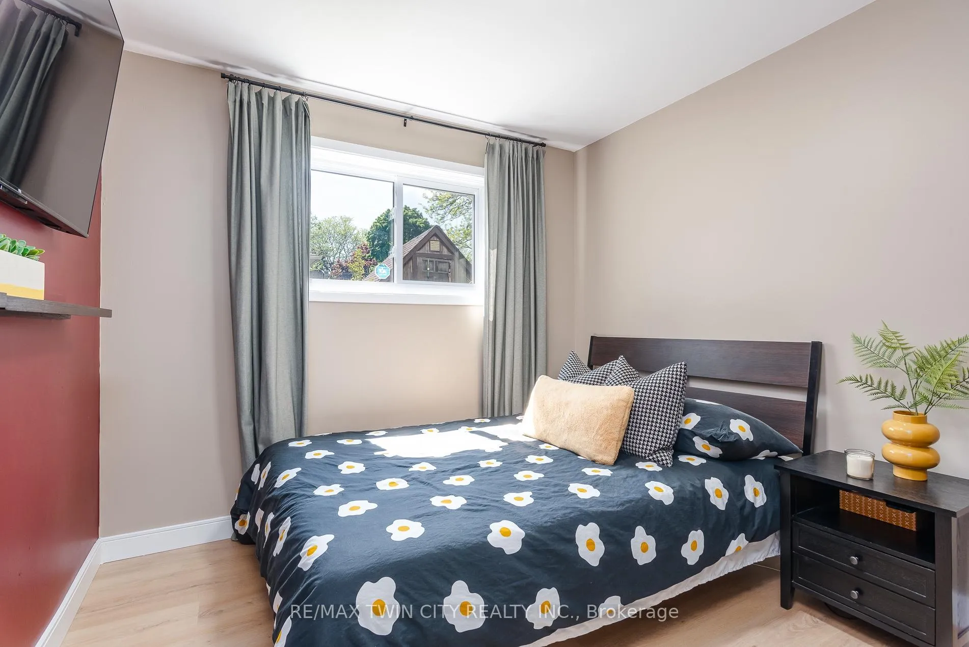 Photo 32 of 43 Inverness Street, Brantford — HOMEH