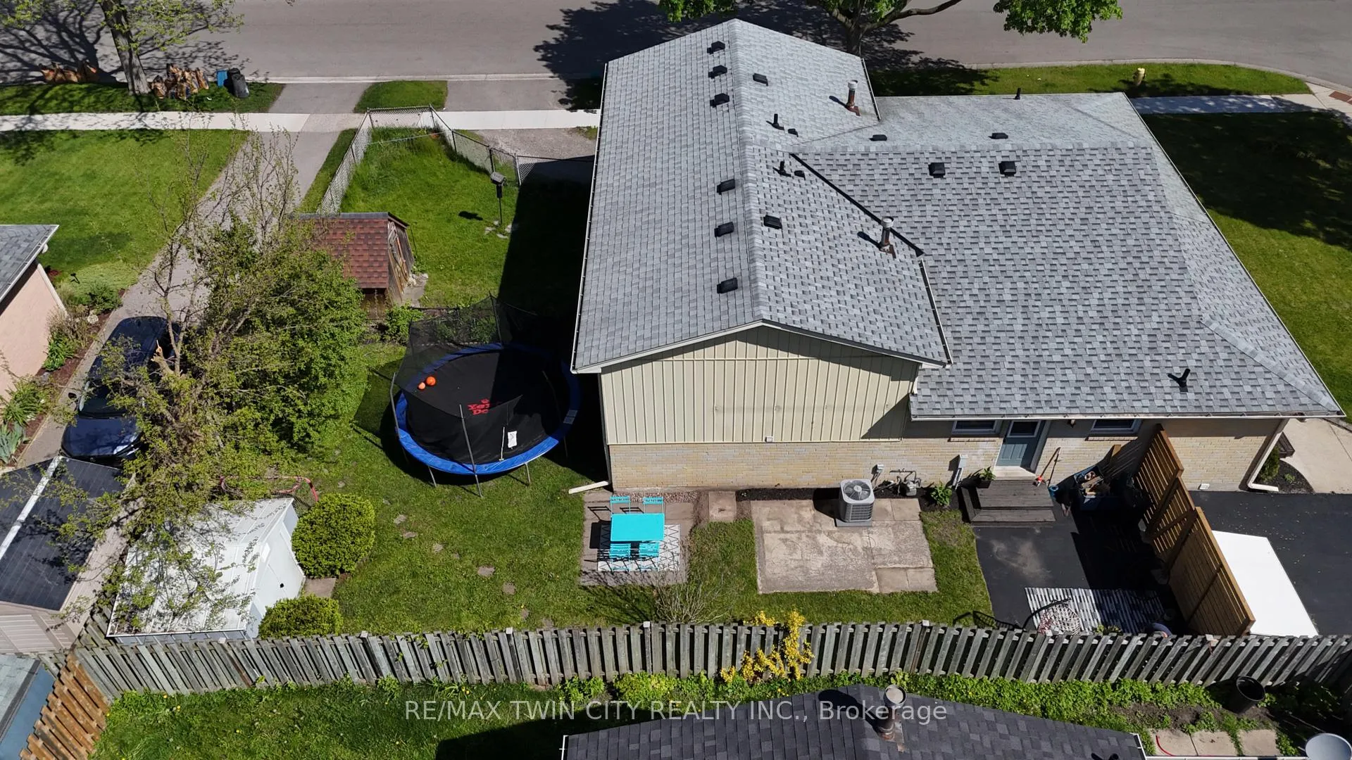 Photo 40 of 43 Inverness Street, Brantford — HOMEH
