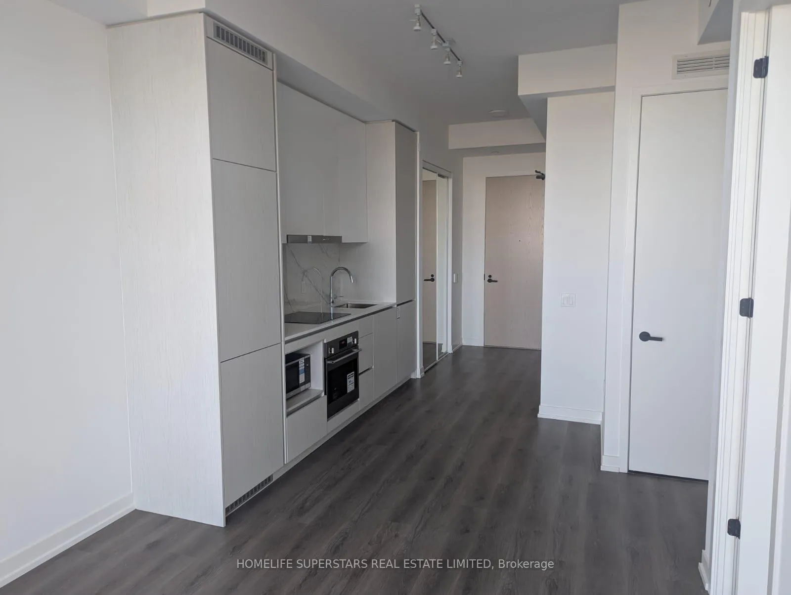 Photo 5 of Unit 708, 28 Interchange Way, Vaughan, Vaughan Corporate Centre — HOMEH