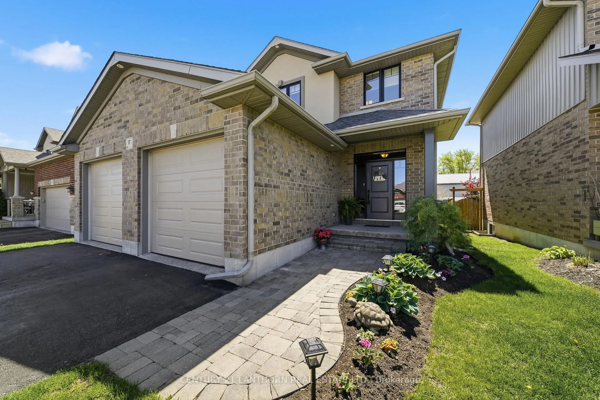 Photo 1 of 17 Cavendish Drive, Belleville, Thurlow Ward — HOMEH