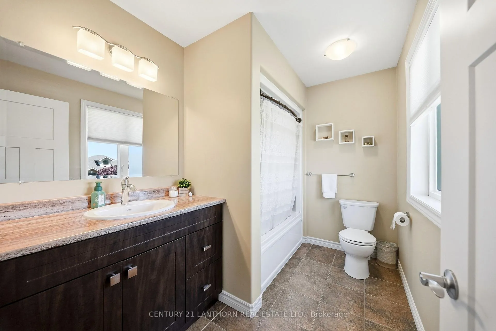 Photo 23 of 17 Cavendish Drive, Belleville, Thurlow Ward — HOMEH