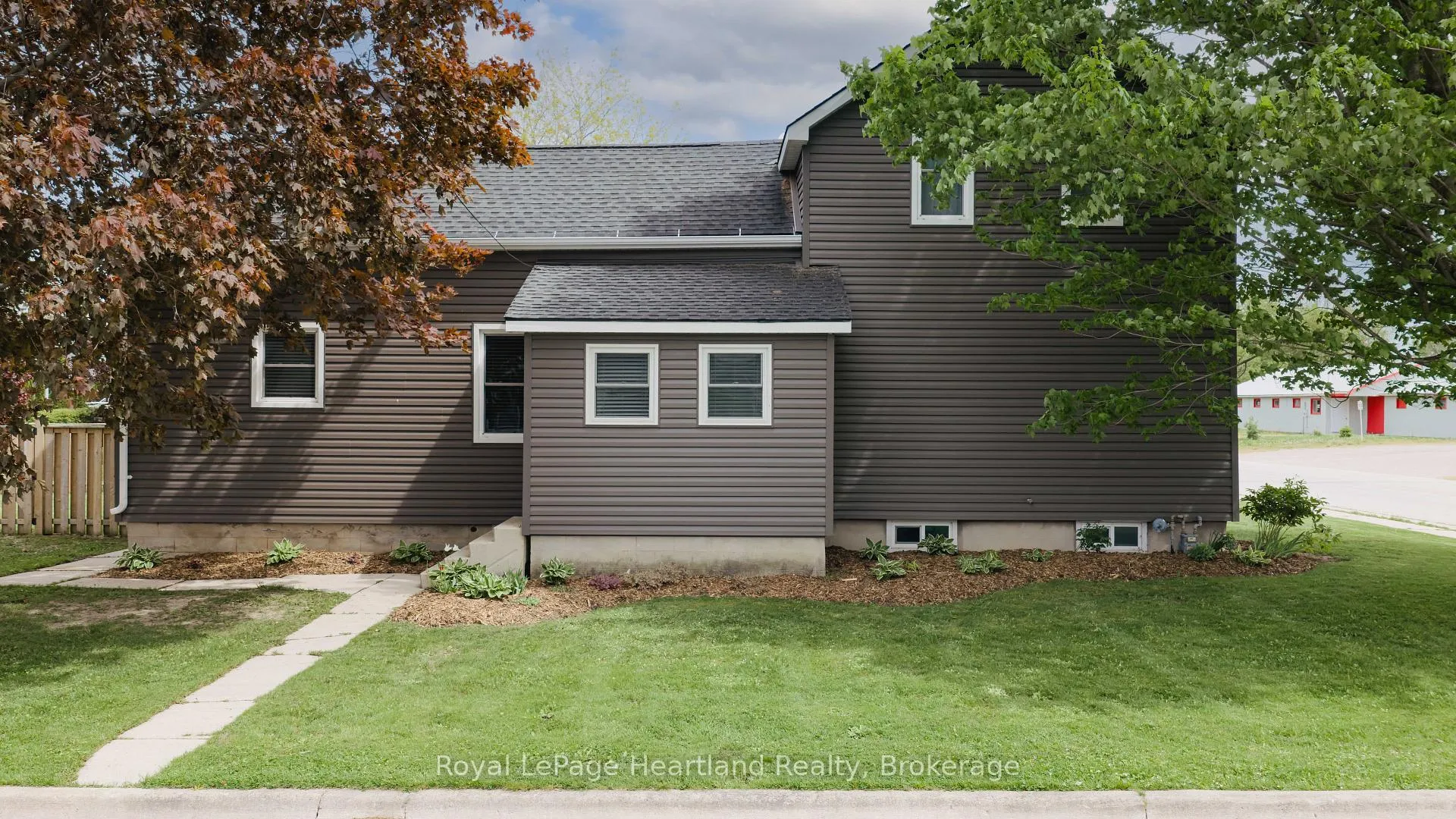 Front of 52 Crombie Street S