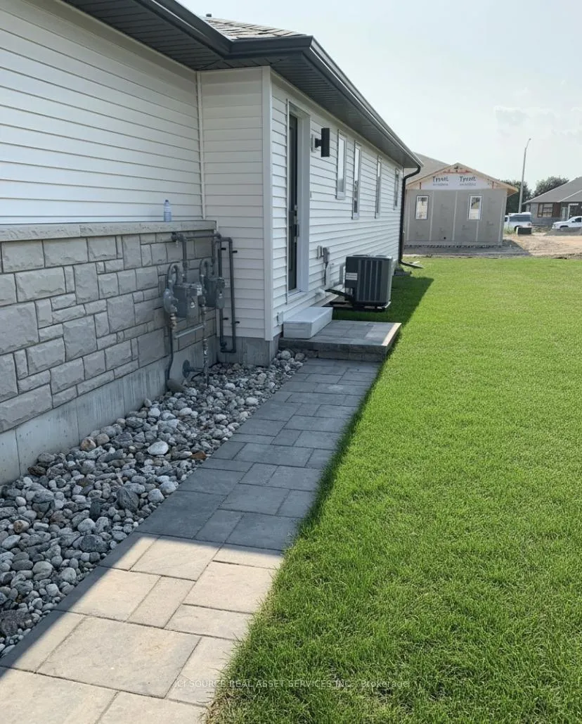 Photo 2 of Unit B, 120 Sienna Avenue, Belleville, Belleville Ward — HOMEH