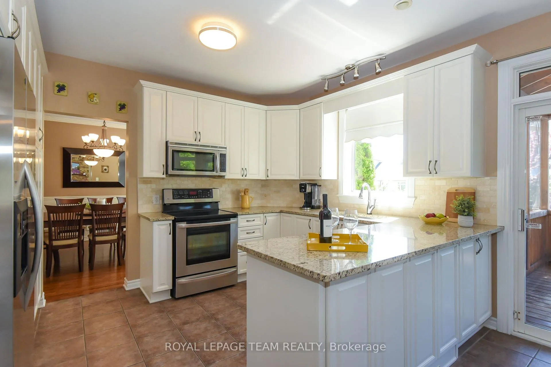 Photo 9 of 51 Shining Star Circle, Ottawa, Stittsville (South) — HOMEH