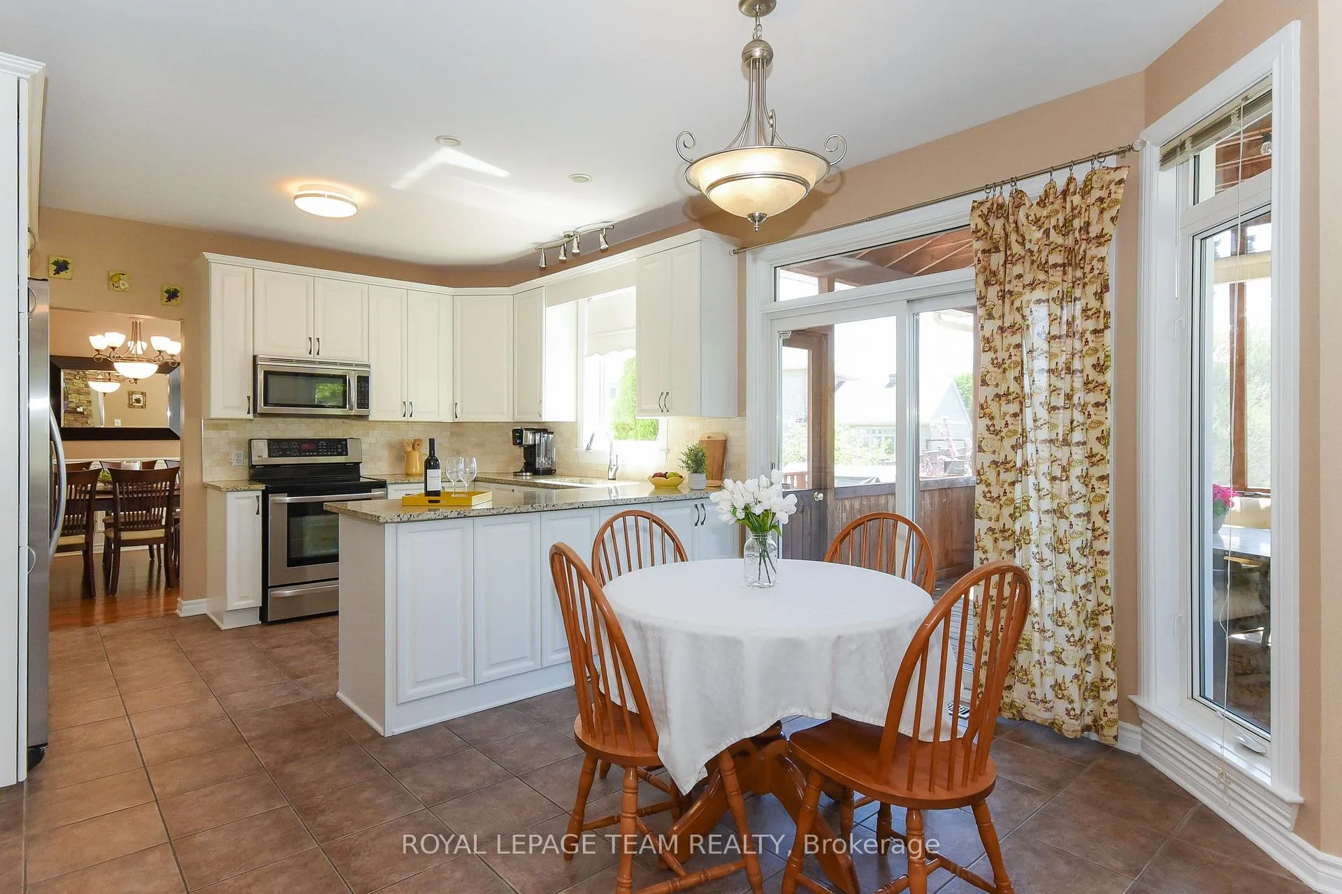 Photo 12 of 51 Shining Star Circle, Ottawa, Stittsville (South) — HOMEH