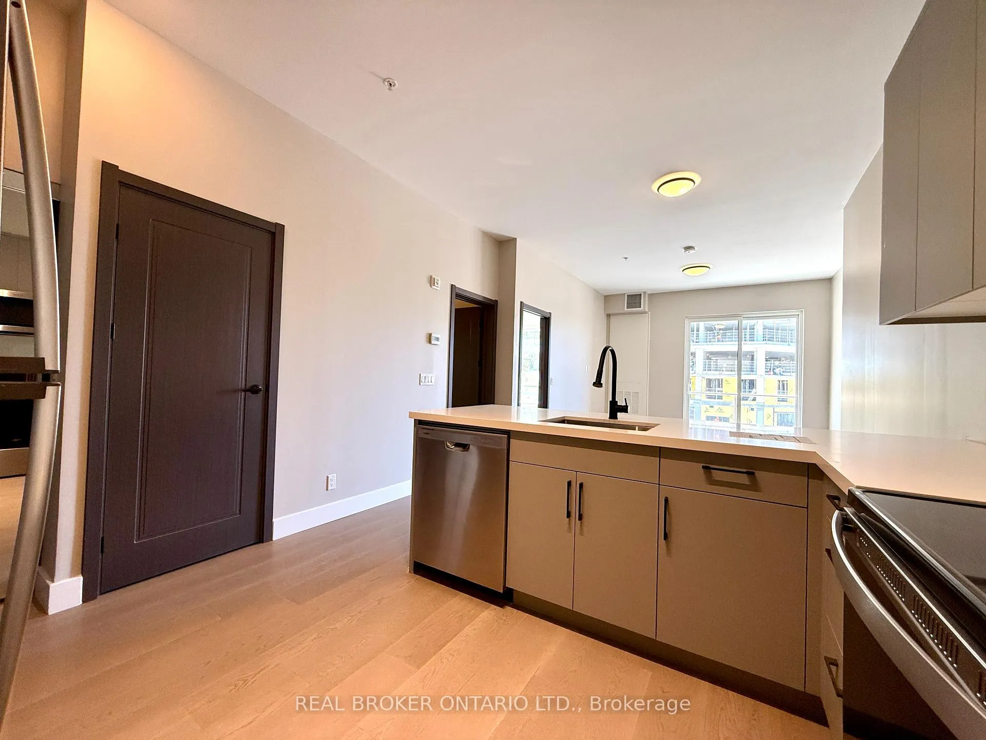Photo 11 of 180 Kanata Avenue, Ottawa, Kanata - Kanata Lakes/Heritage Hills — HOMEH