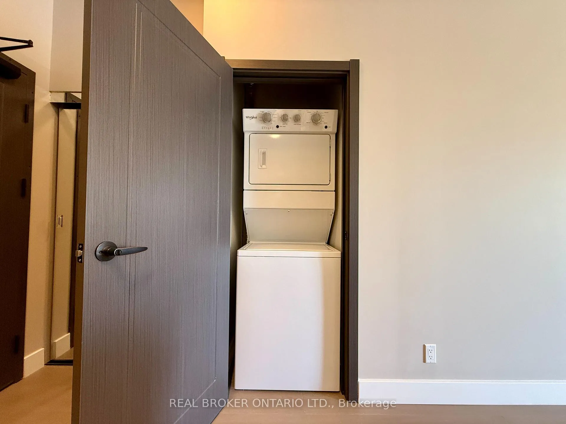 Photo 13 of 180 Kanata Avenue, Ottawa, Kanata - Kanata Lakes/Heritage Hills — HOMEH