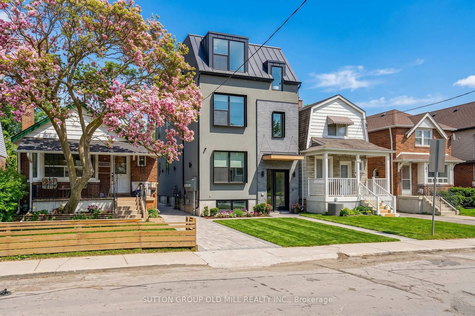 Front of Unit 02, 625 Harvie Avenue