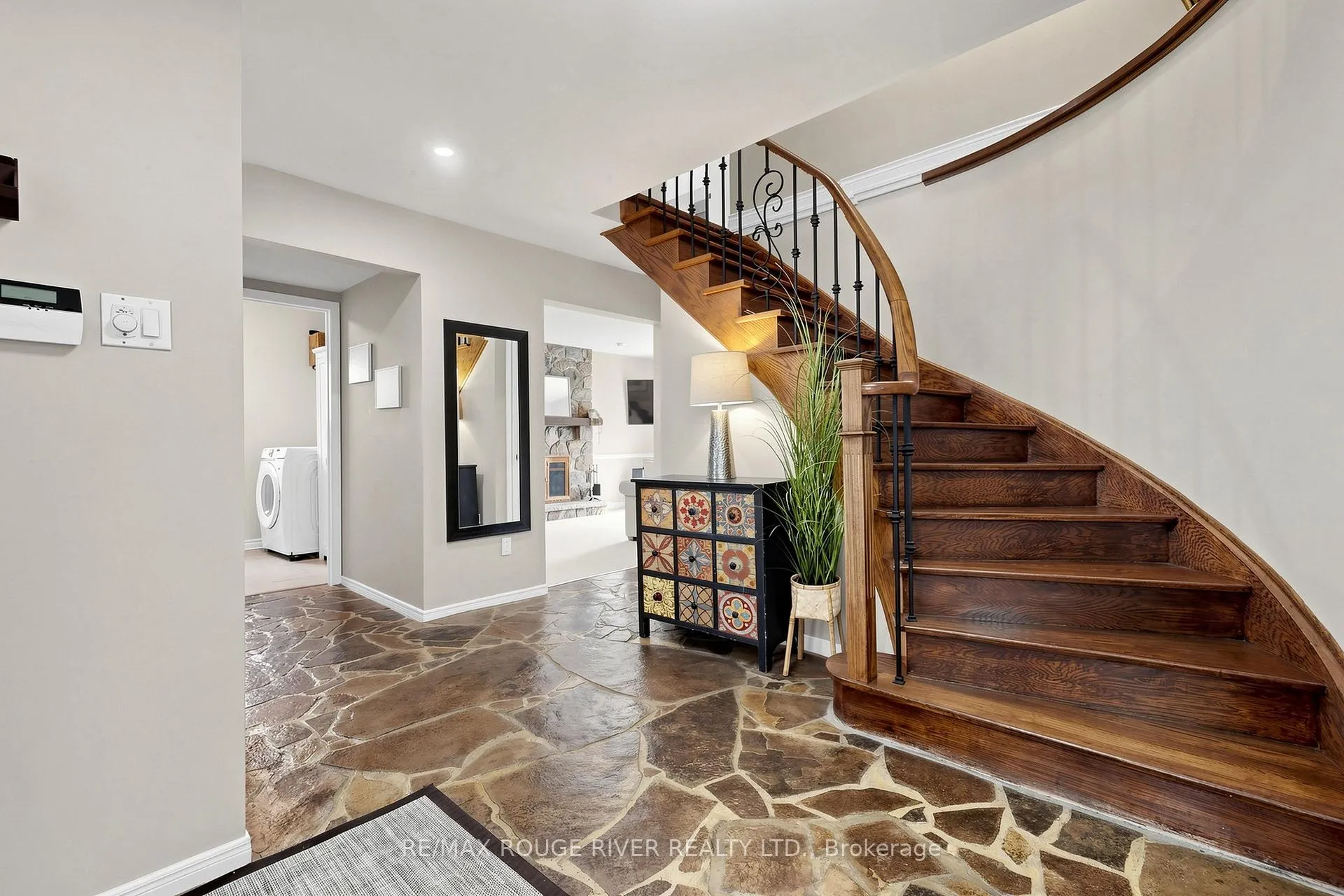 Photo 9 of 21 Ramblewood Drive, Scarborough, Centennial Scarborough — HOMEH