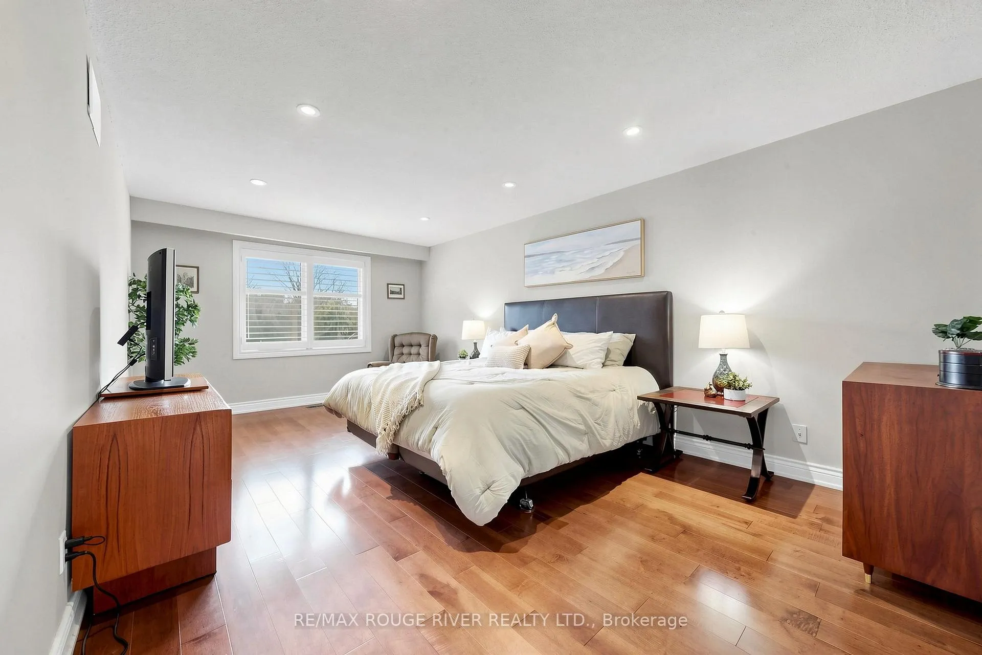 Photo 10 of 21 Ramblewood Drive, Scarborough, Centennial Scarborough — HOMEH