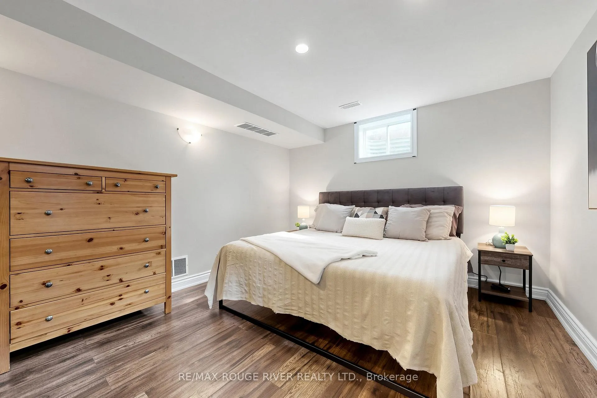 Photo 17 of 21 Ramblewood Drive, Scarborough, Centennial Scarborough — HOMEH