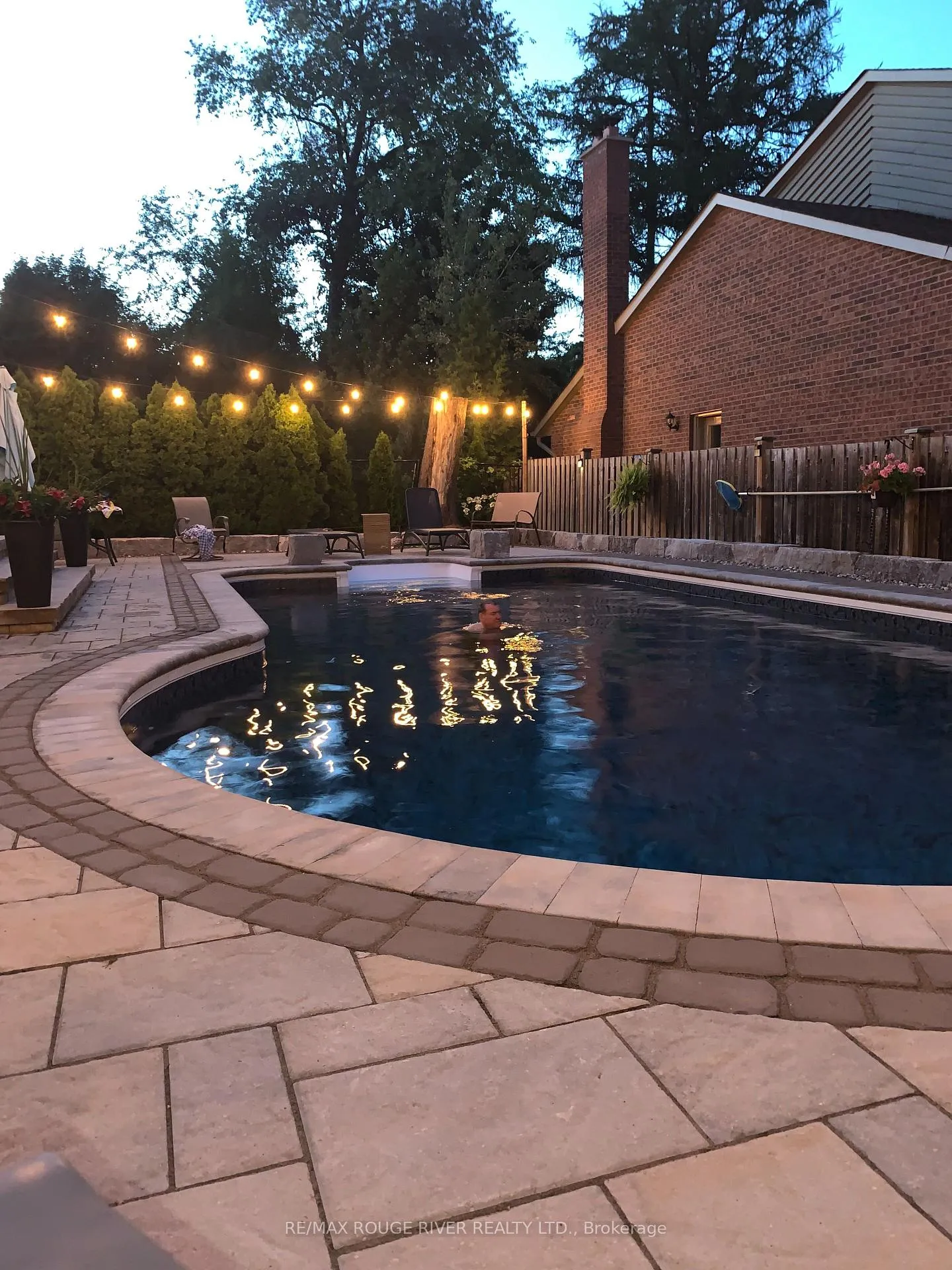 Photo 22 of 21 Ramblewood Drive, Scarborough, Centennial Scarborough — HOMEH