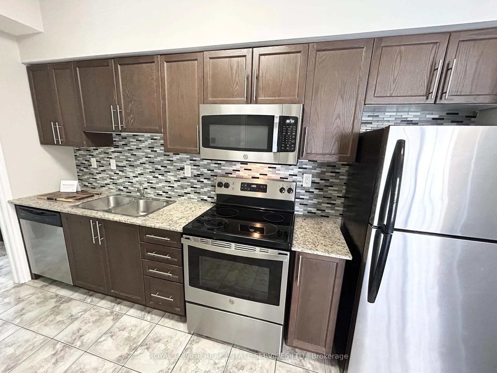 Photo 6 of Unit 404, 7 Rittenhouse Road, Kitchener — HOMEH