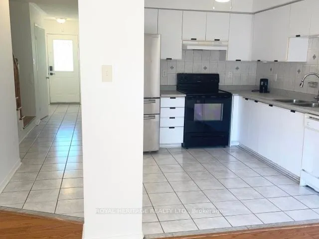 Photo 4 of 436 Sparrow Circle, Pickering, Highbush — HOMEH