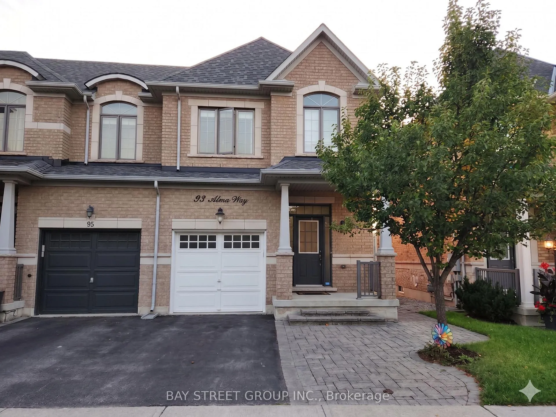 Front of 93 Alexie Way