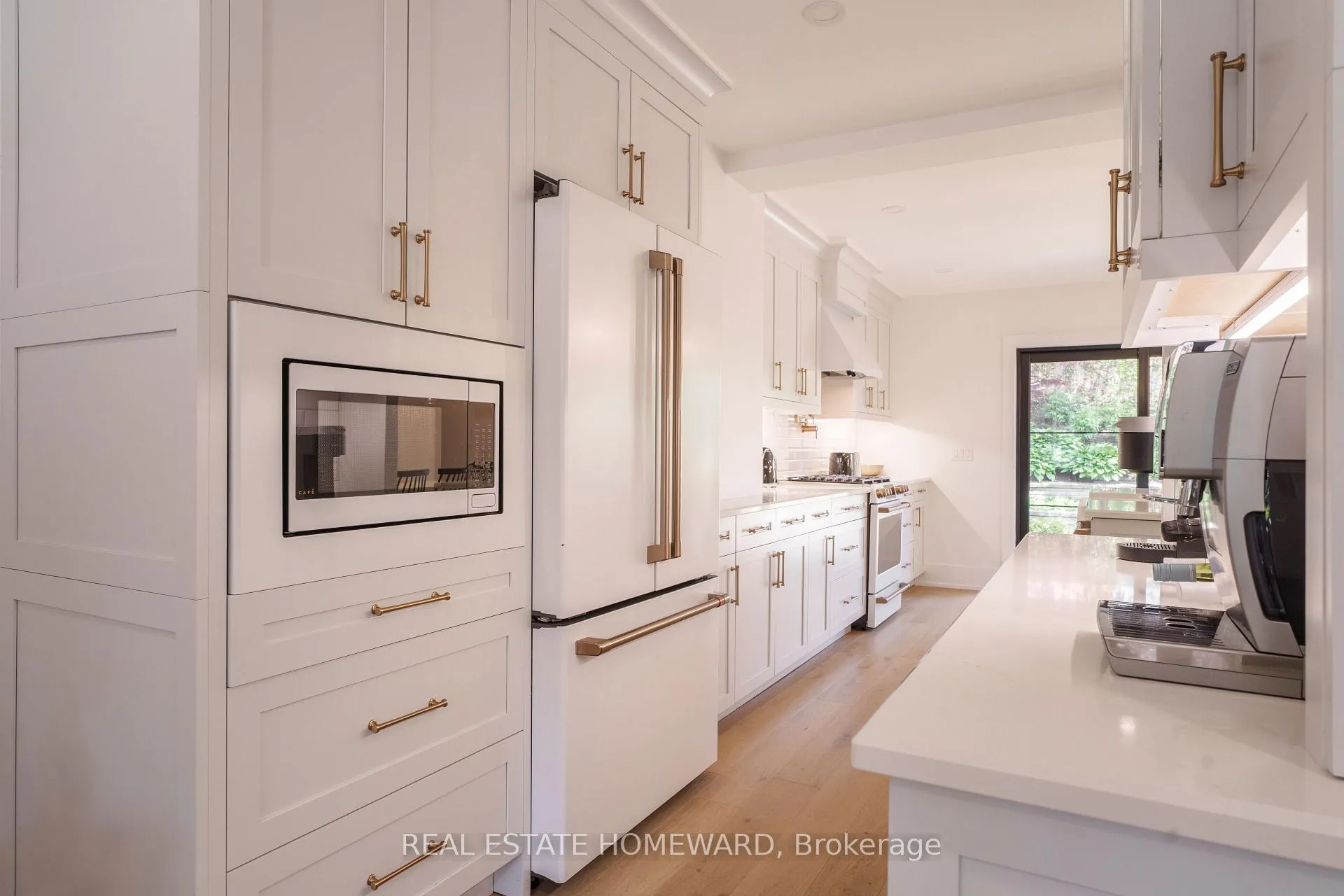 Photo 10 of 27 Avalon Boulevard, Scarborough, Birchcliffe-Cliffside — HOMEH