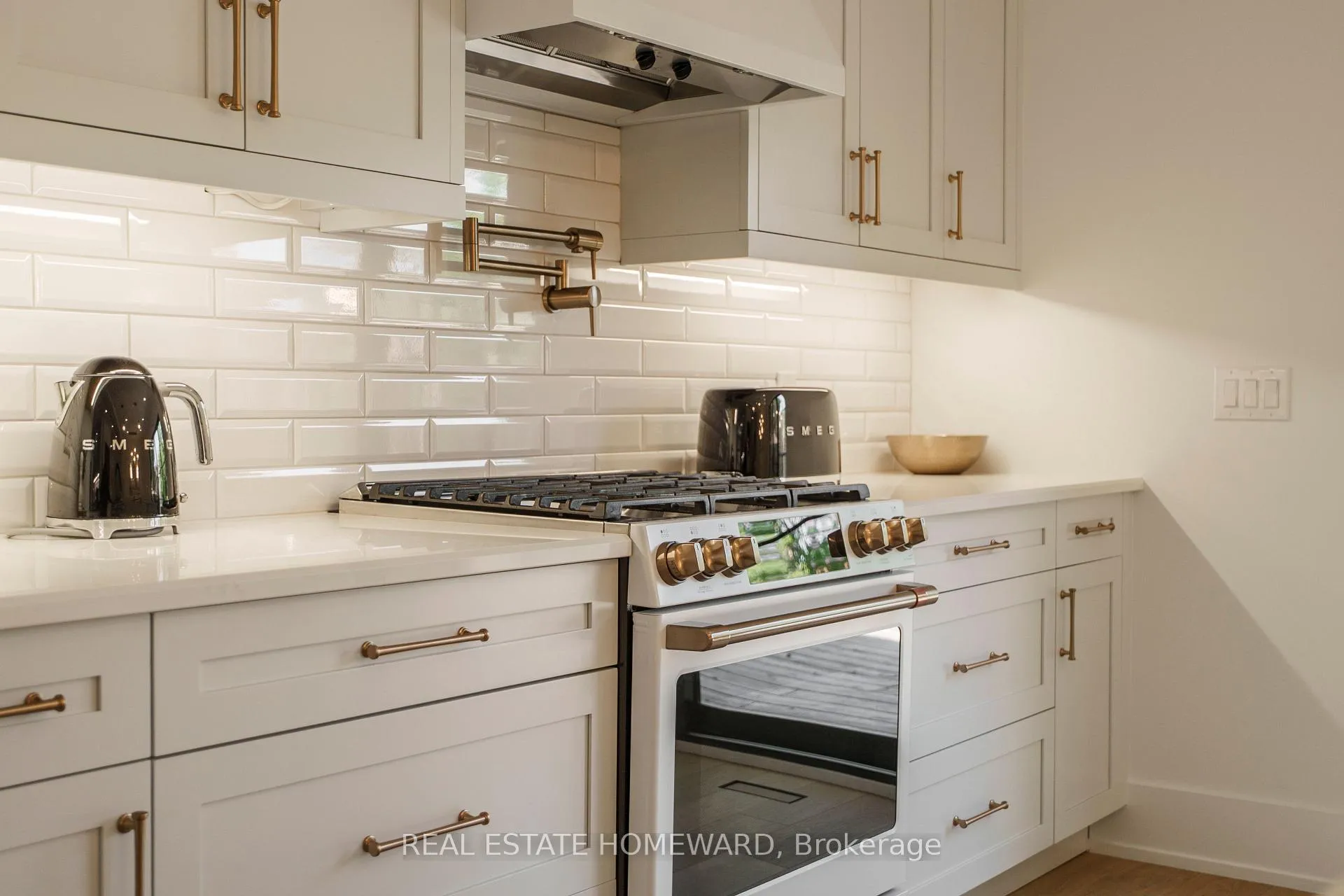Photo 17 of 27 Avalon Boulevard, Scarborough, Birchcliffe-Cliffside — HOMEH