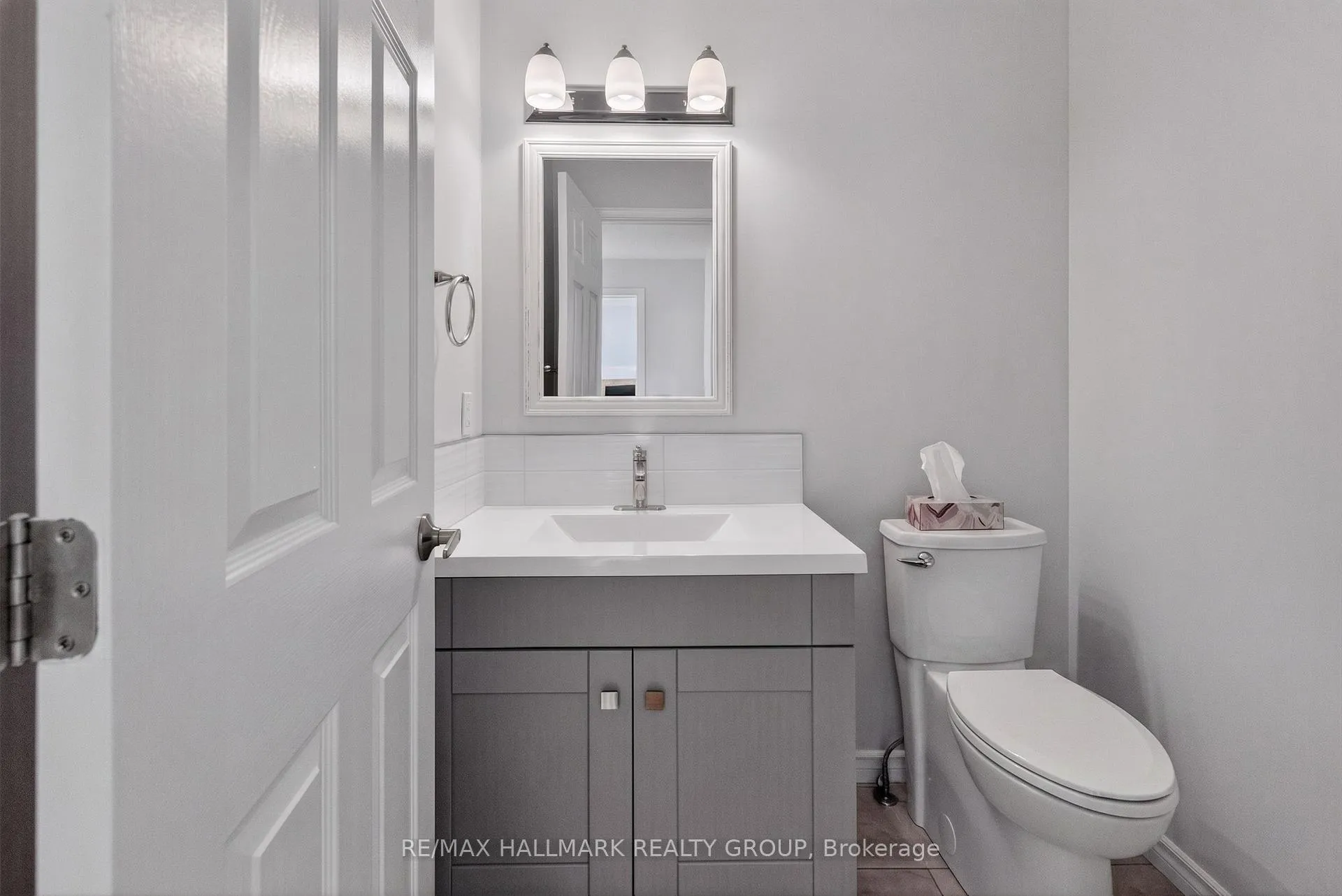 Photo 4 of 463 Princess Louise Drive, Ottawa, Fallingbrook/Ridgemount — HOMEH