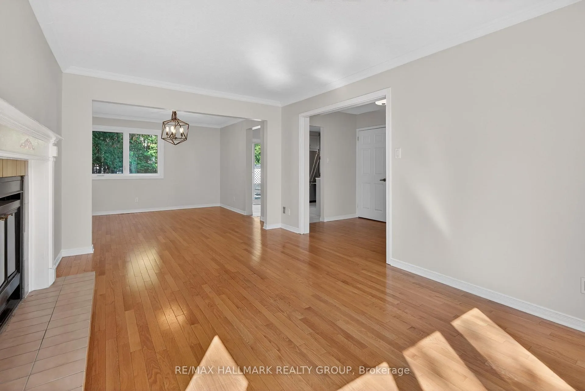Photo 8 of 463 Princess Louise Drive, Ottawa, Fallingbrook/Ridgemount — HOMEH