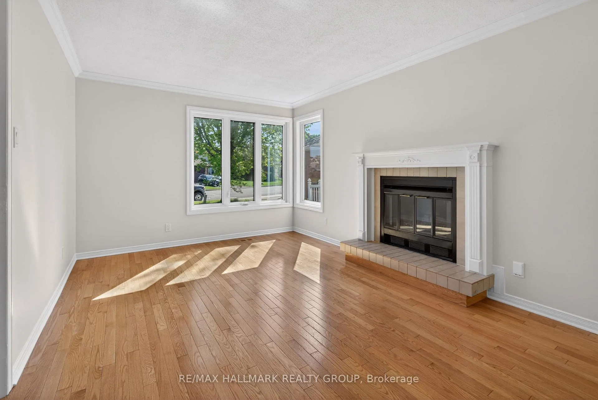 Photo 9 of 463 Princess Louise Drive, Ottawa, Fallingbrook/Ridgemount — HOMEH
