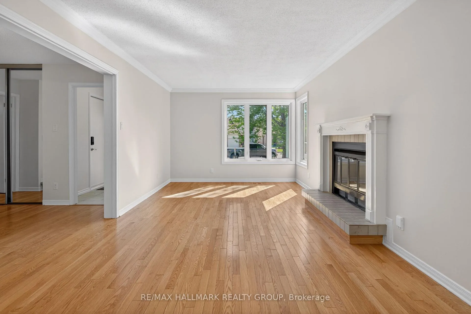 Photo 10 of 463 Princess Louise Drive, Ottawa, Fallingbrook/Ridgemount — HOMEH