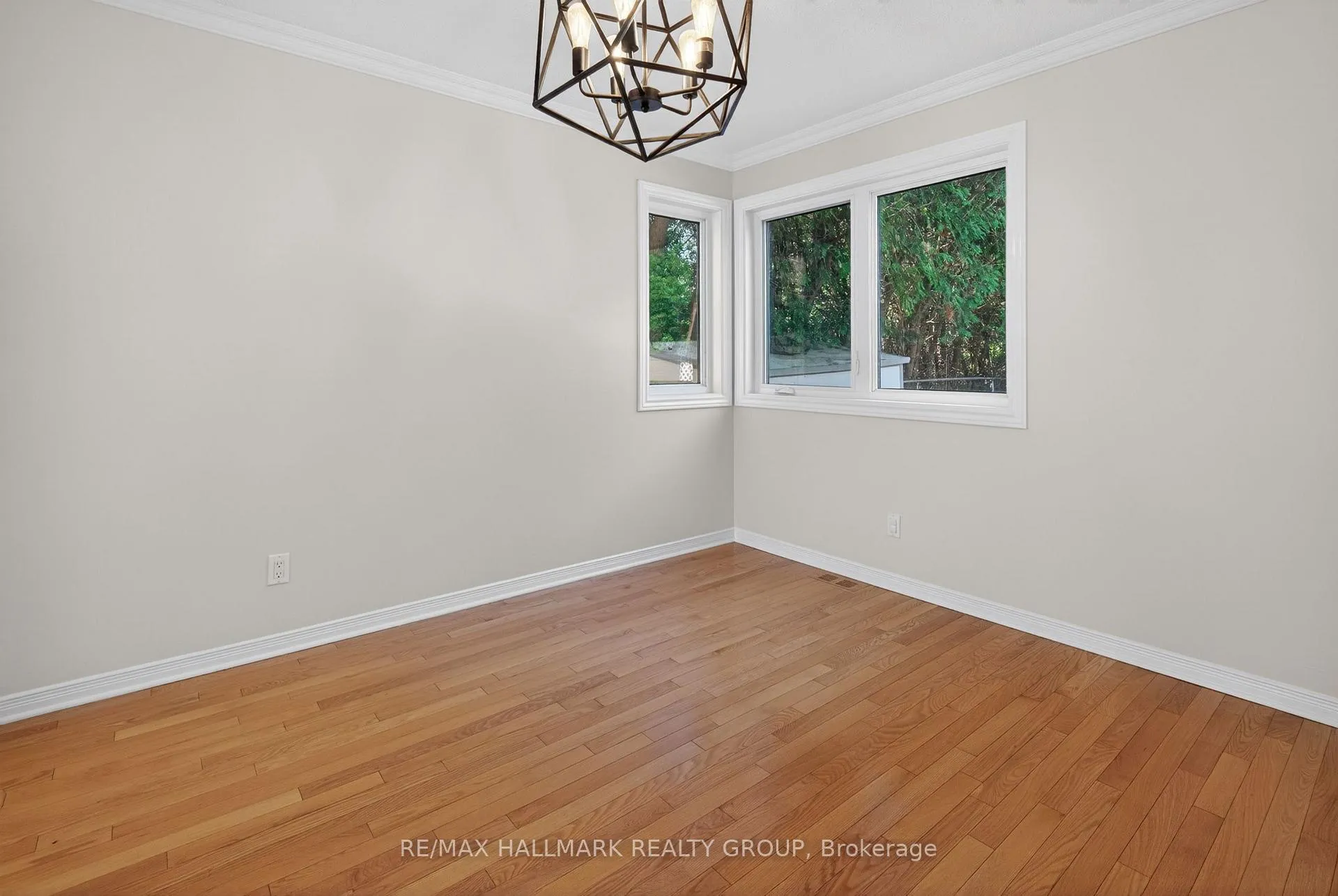 Photo 11 of 463 Princess Louise Drive, Ottawa, Fallingbrook/Ridgemount — HOMEH