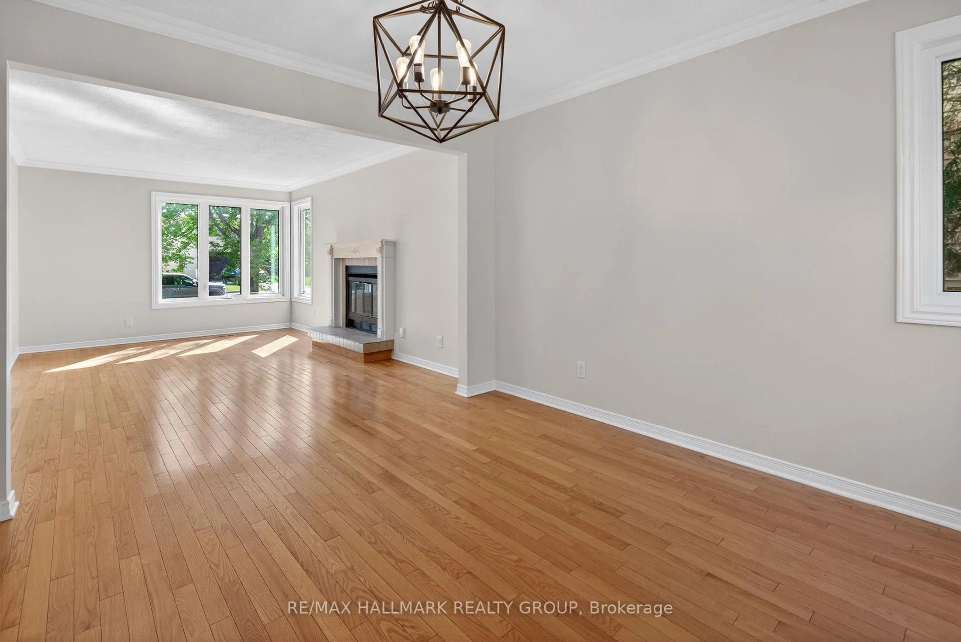 Photo 12 of 463 Princess Louise Drive, Ottawa, Fallingbrook/Ridgemount — HOMEH
