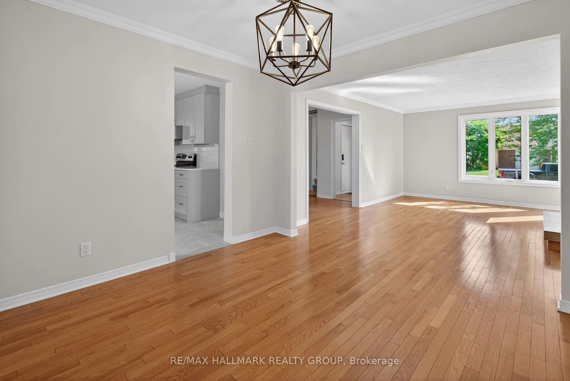Photo 13 of 463 Princess Louise Drive, Ottawa, Fallingbrook/Ridgemount — HOMEH