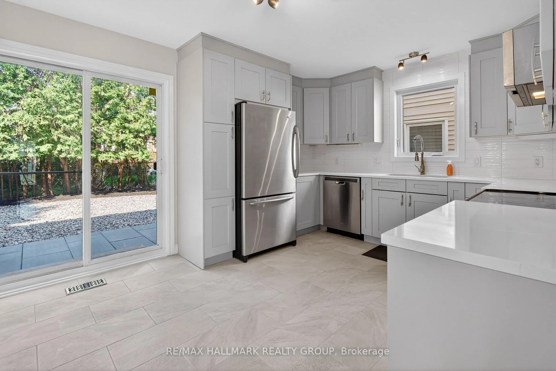 Photo 14 of 463 Princess Louise Drive, Ottawa, Fallingbrook/Ridgemount — HOMEH