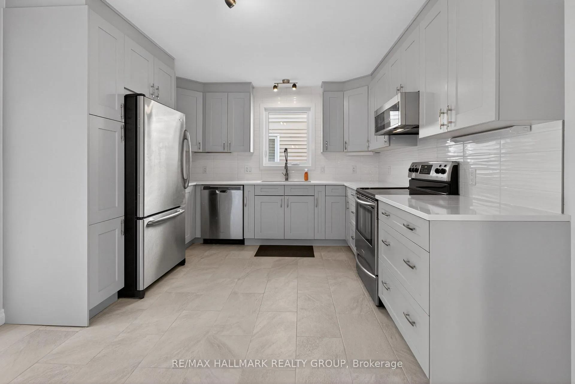 Photo 15 of 463 Princess Louise Drive, Ottawa, Fallingbrook/Ridgemount — HOMEH