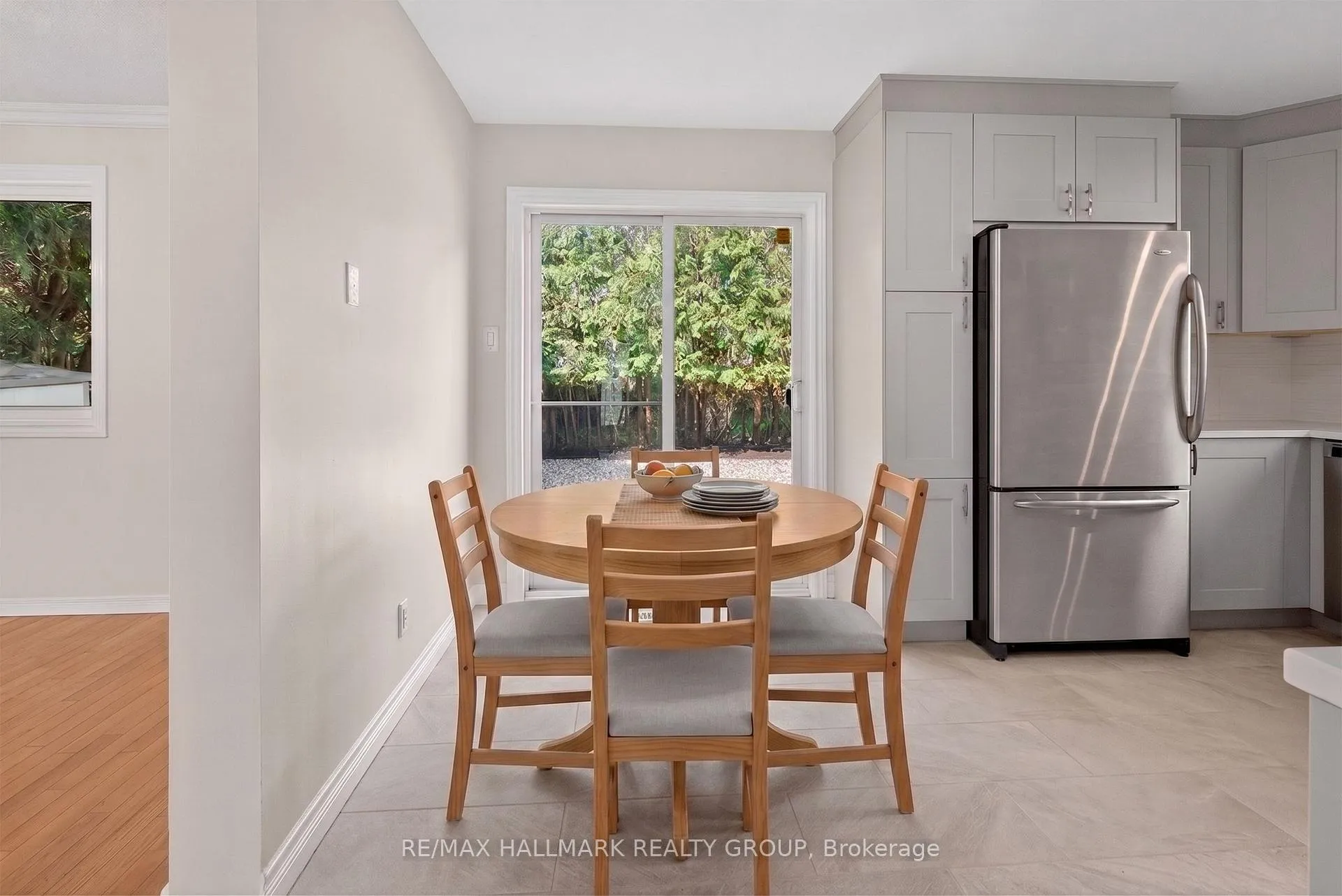 Photo 17 of 463 Princess Louise Drive, Ottawa, Fallingbrook/Ridgemount — HOMEH