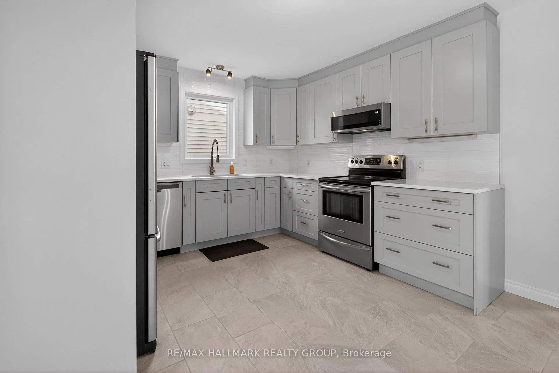 Photo 18 of 463 Princess Louise Drive, Ottawa, Fallingbrook/Ridgemount — HOMEH