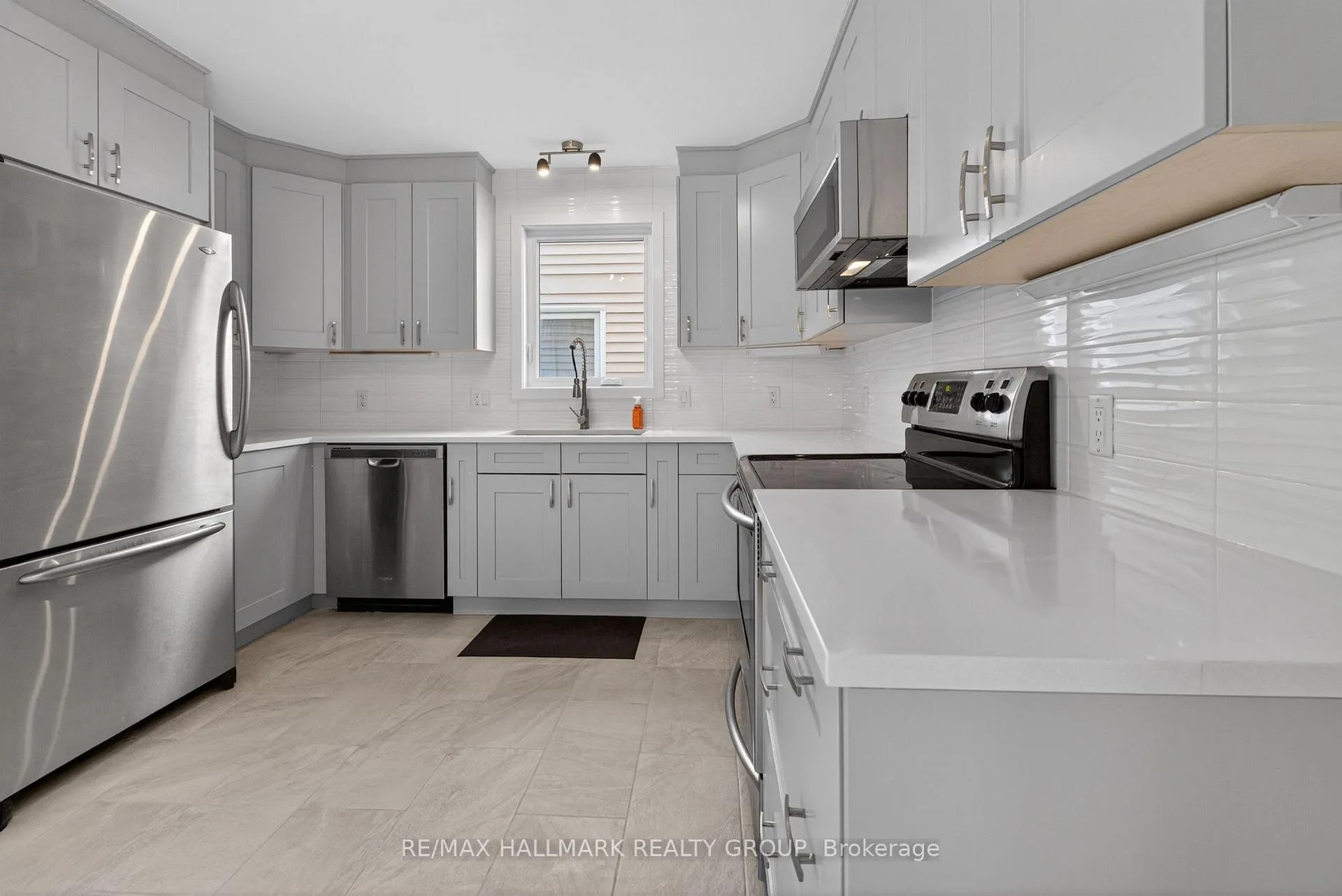 Photo 19 of 463 Princess Louise Drive, Ottawa, Fallingbrook/Ridgemount — HOMEH