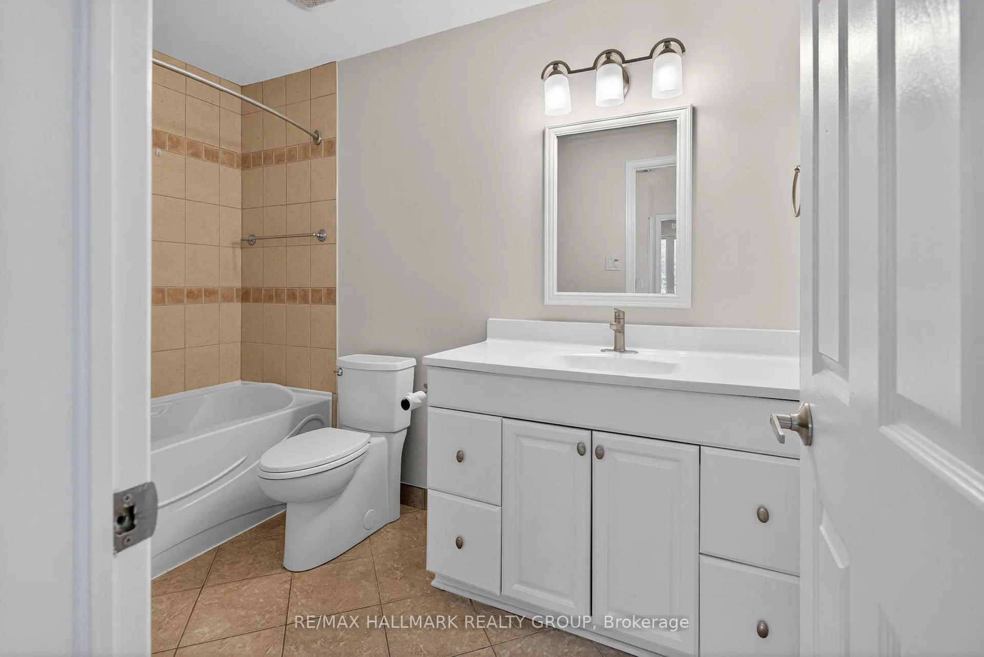 Photo 21 of 463 Princess Louise Drive, Ottawa, Fallingbrook/Ridgemount — HOMEH