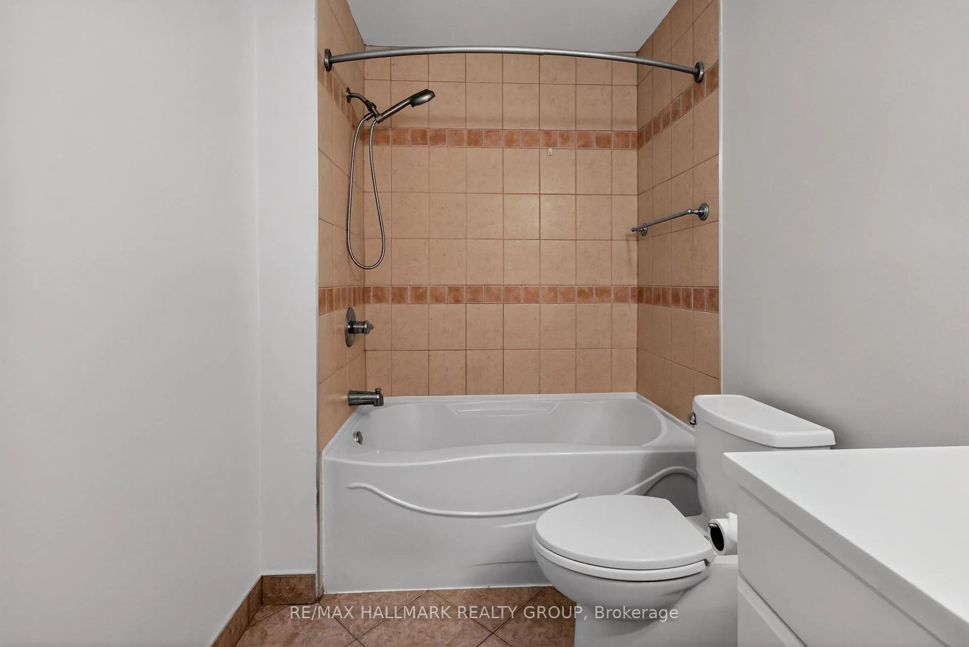 Photo 22 of 463 Princess Louise Drive, Ottawa, Fallingbrook/Ridgemount — HOMEH