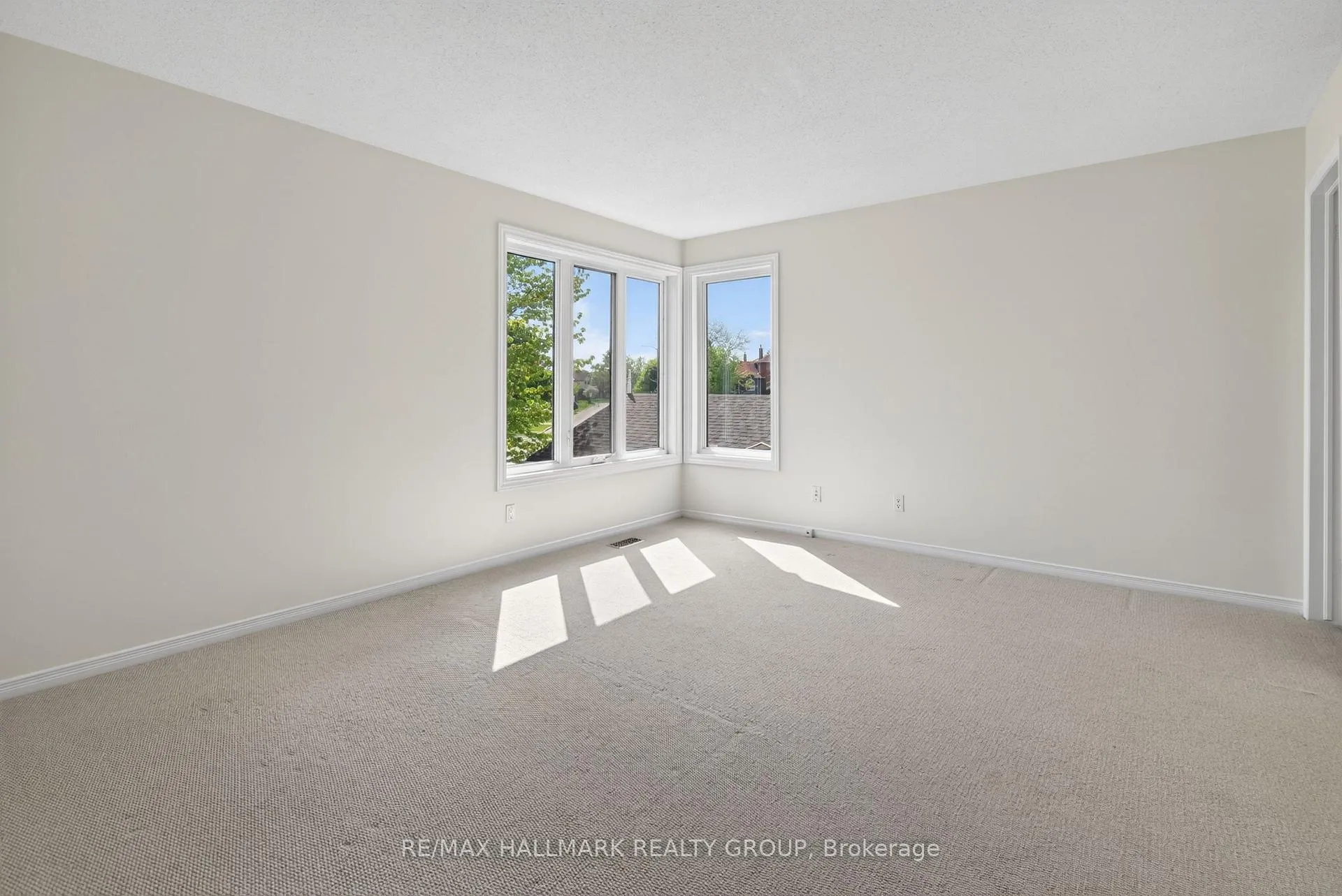 Photo 23 of 463 Princess Louise Drive, Ottawa, Fallingbrook/Ridgemount — HOMEH