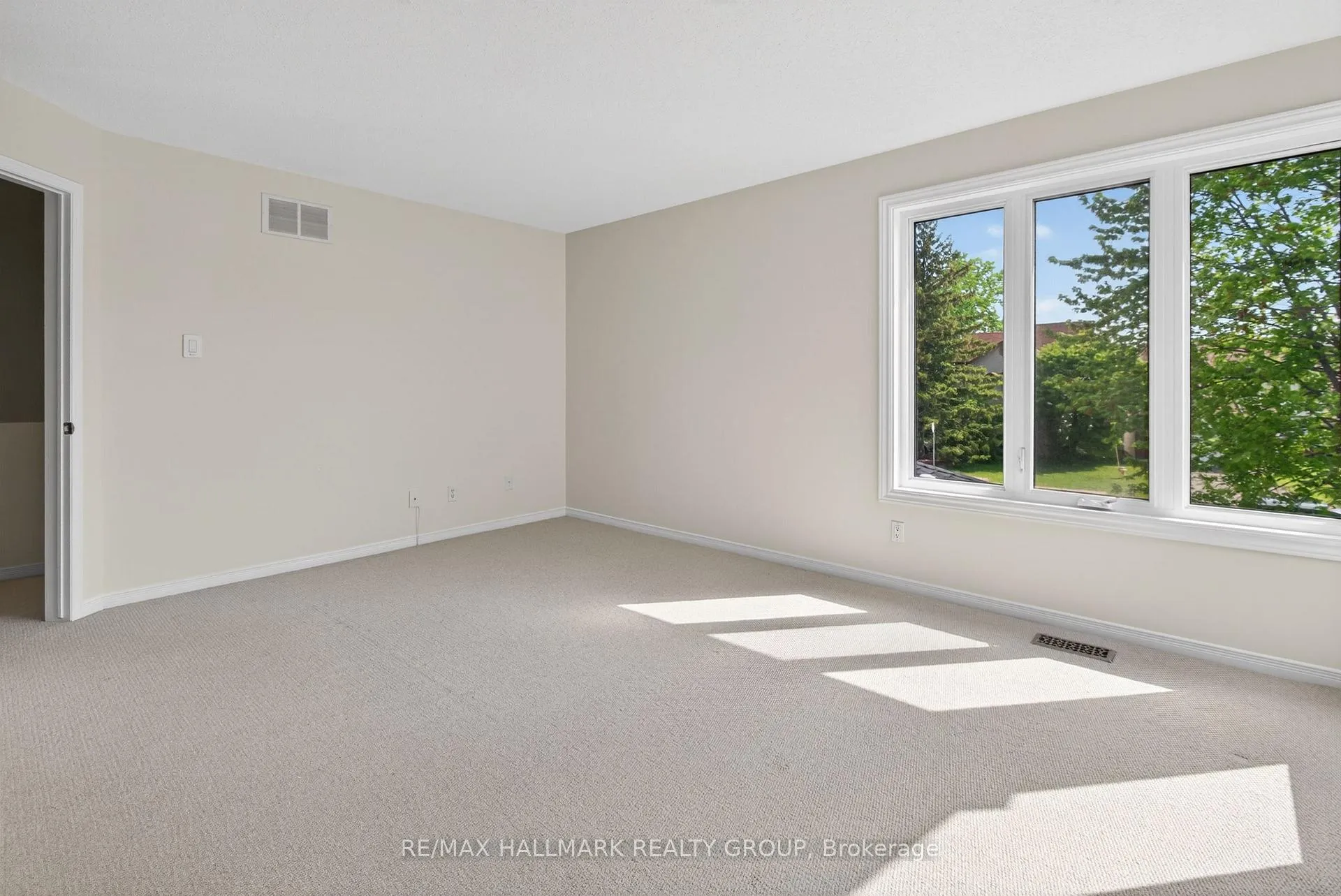 Photo 26 of 463 Princess Louise Drive, Ottawa, Fallingbrook/Ridgemount — HOMEH