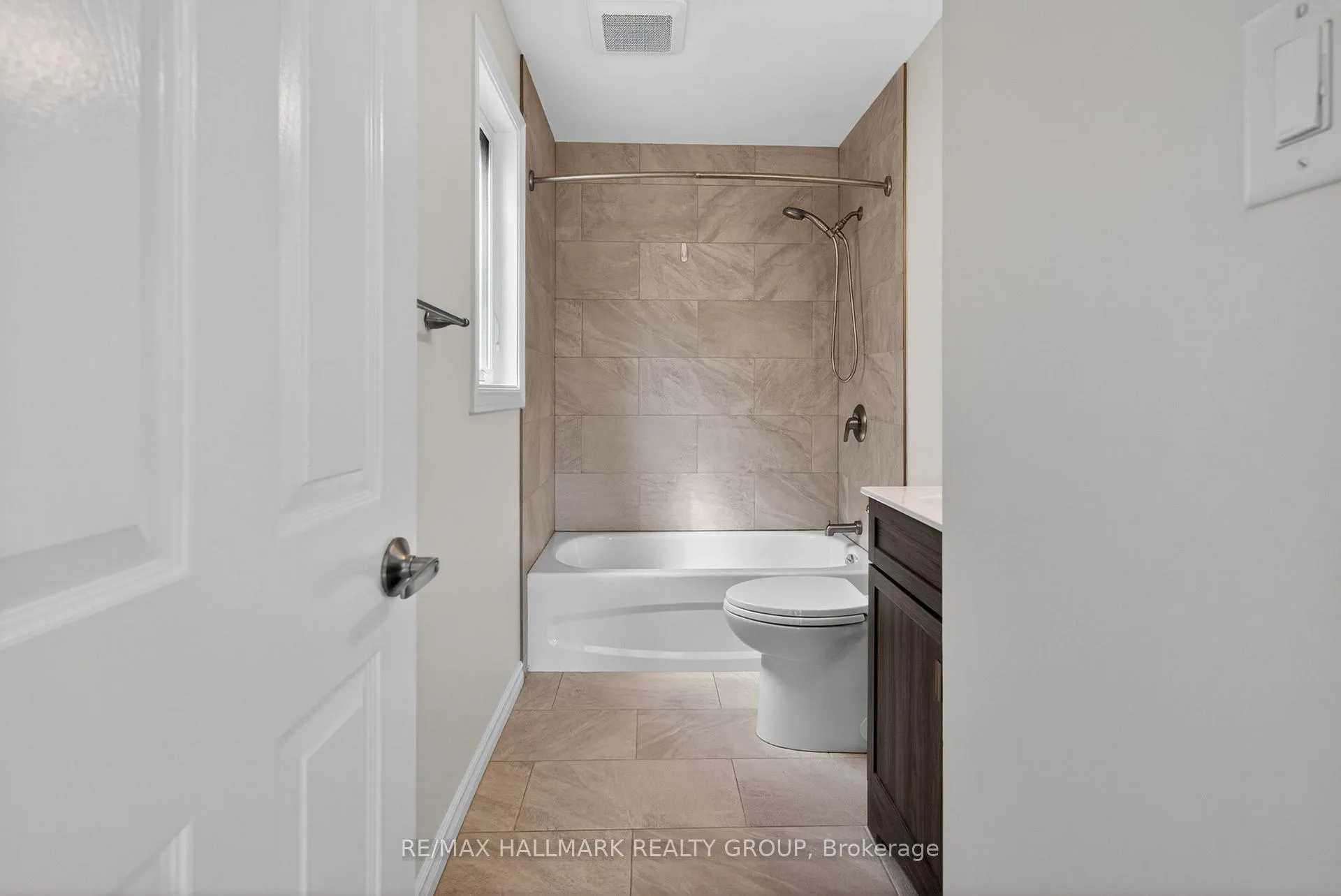 Photo 28 of 463 Princess Louise Drive, Ottawa, Fallingbrook/Ridgemount — HOMEH