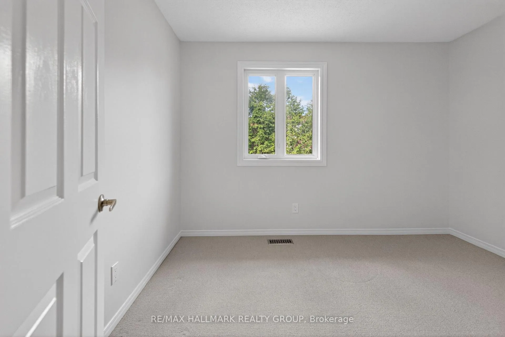 Photo 33 of 463 Princess Louise Drive, Ottawa, Fallingbrook/Ridgemount — HOMEH